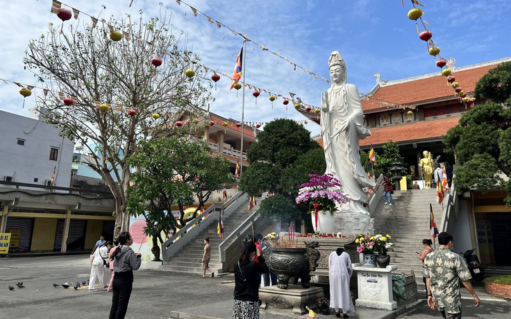 Ngày vía Quán Thế Âm Bồ Tát 19.2 âm lịch: Tập lắng nghe, bao dung