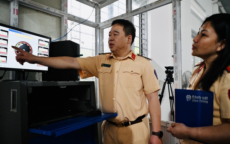 CSGT ra quân hỗ trợ Hà Nội và TP.HCM đăng kiểm phương tiện