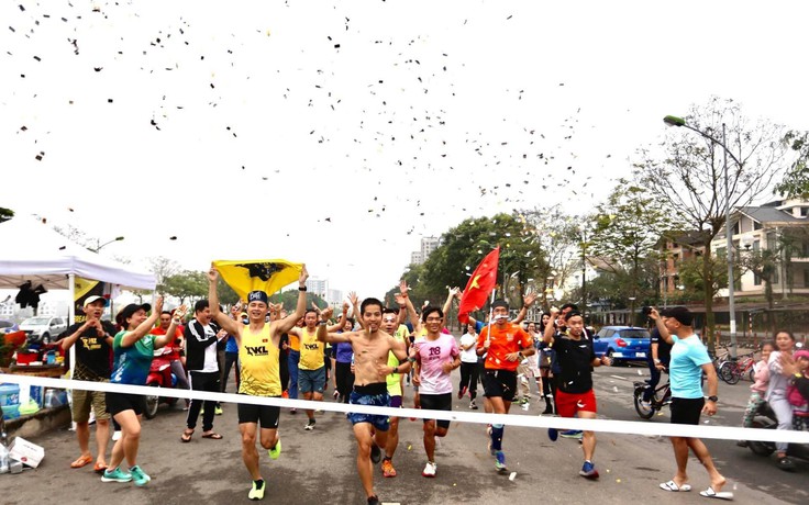 Runner Việt chạy 230,4km trong suốt 24 giờ: 'Tôi chiến thắng được bản thân' Runner Việt chạy 230,4km trong suốt 24 giờ: 'Tôi chiến thắng được bản thân'