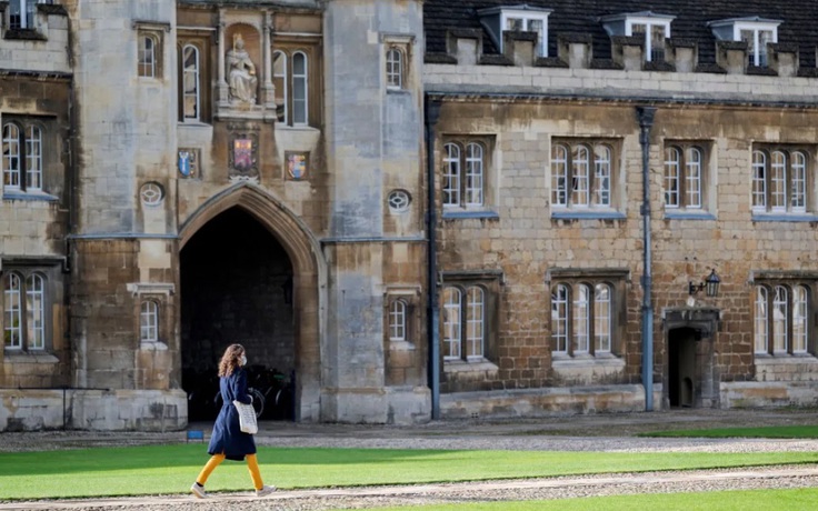 Sinh viên ĐH hàng đầu ở Anh cân nhắc bỏ học, vì sao?
