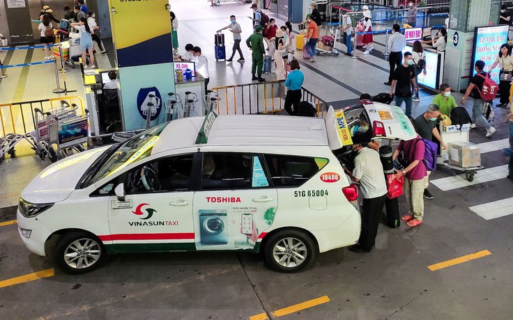 Cước taxi sân bay Tân Sơn Nhất lại 'dọa' tăng