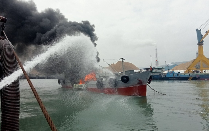 Cháy tàu chở dầu ở cảng quốc tế Nghi Sơn