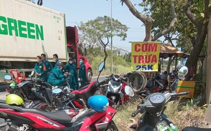 TP.HCM: Điều tra vụ người đàn ông tử vong bên lề đường Nguyễn Hữu Thọ