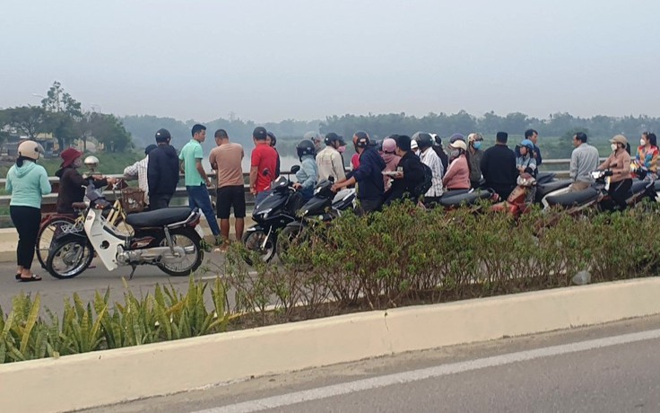 Để lại thư tuyệt mệnh 'gửi vợ yêu' trên cầu rồi về nhà anh trai ngủ Để lại thư tuyệt mệnh 'gửi vợ yêu' trên cầu rồi về nhà anh trai ngủ