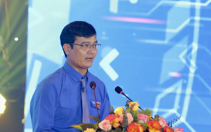 Anh Bùi Quang Huy: 'Cán bộ Đoàn được giải thưởng không được ngủ quên trên chiến thắng' Anh Bùi Quang Huy: 'Cán bộ Đoàn được giải thưởng không được ngủ quên trên chiến thắng'