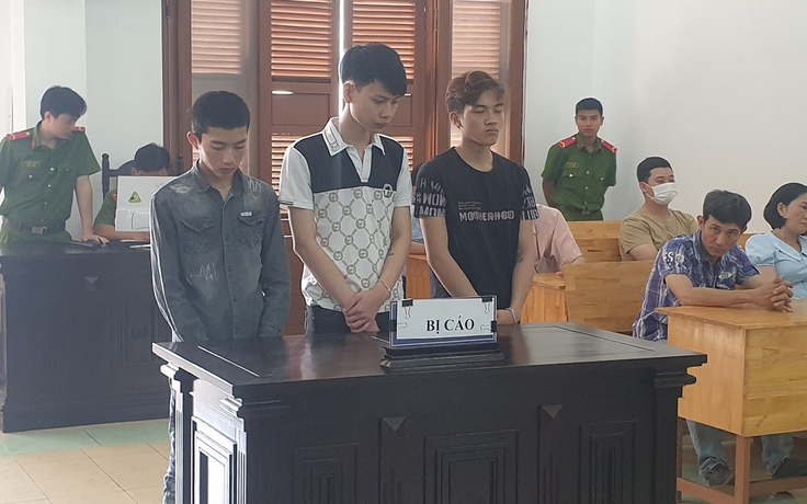 Phú Yên: 2 thiếu niên và 1 thanh niên lãnh án tù về tội giết người Phú Yên: 2 thiếu niên và 1 thanh niên lãnh án tù về tội giết người