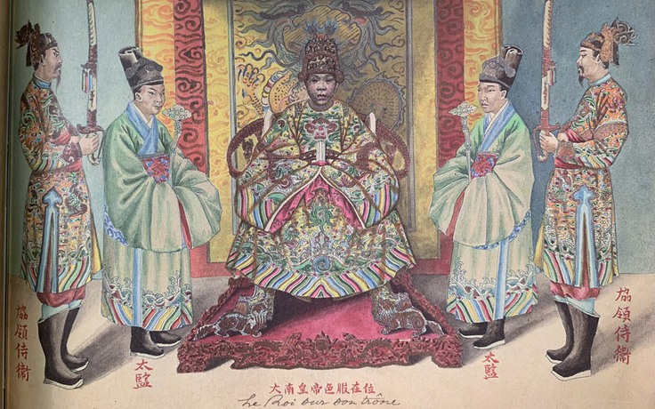 Nghệ thuật minh họa áo mũ thời Nguyễn đầu thế kỷ 20
