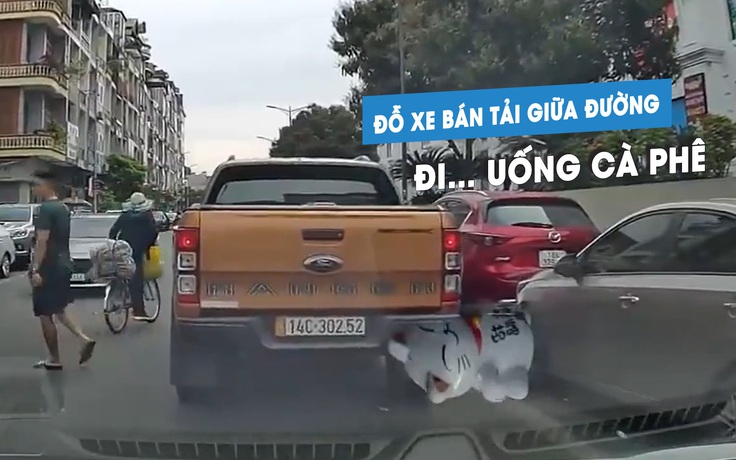 Tài xế xe bán tải vô tư đỗ xe giữa đường rồi… đi cà phê Tài xế xe bán tải vô tư đỗ xe giữa đường rồi… đi cà phê