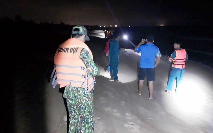 Quảng Nam: Xuyên đêm tìm kiếm người dân mất tích khi đi thả lưới trên biển