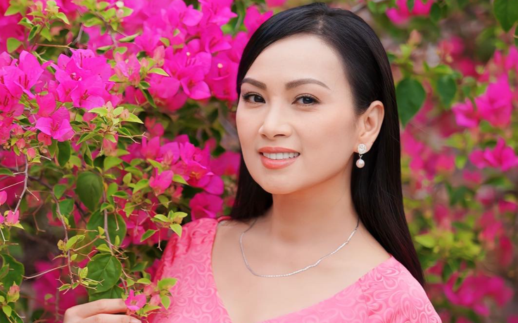 'Ca sĩ tỉ phú' Hà Phương ra mắt MV đẫm nước mắt cùng 'người tình âm nhạc' 'Ca sĩ tỉ phú' Hà Phương ra mắt MV đẫm nước mắt cùng 'người tình âm nhạc'