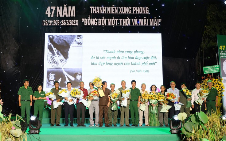 Họp mặt truyền thống 47 năm thanh niên xung phong: 'Đồng đội một thời và mãi mãi' Họp mặt truyền thống 47 năm thanh niên xung phong: 'Đồng đội một thời và mãi mãi'