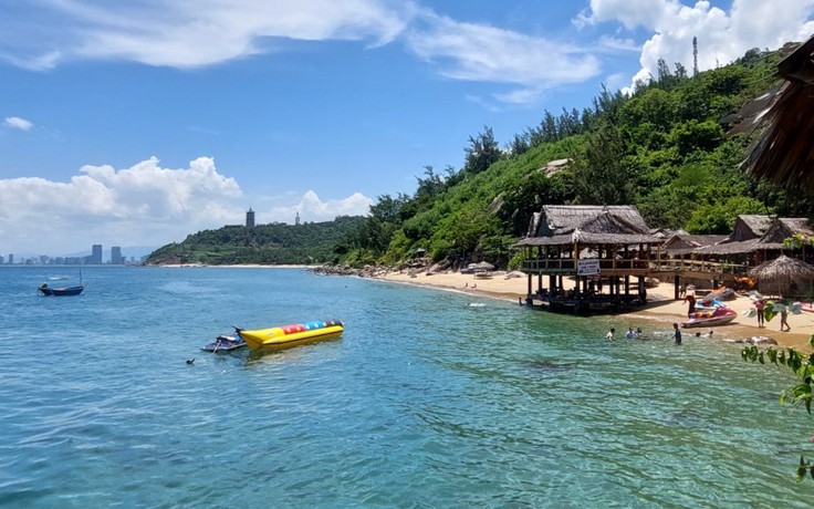 Phạt hai chủ nhà hàng xây dựng trái phép trên bán đảo Sơn Trà Phạt hai chủ nhà hàng xây dựng trái phép trên bán đảo Sơn Trà