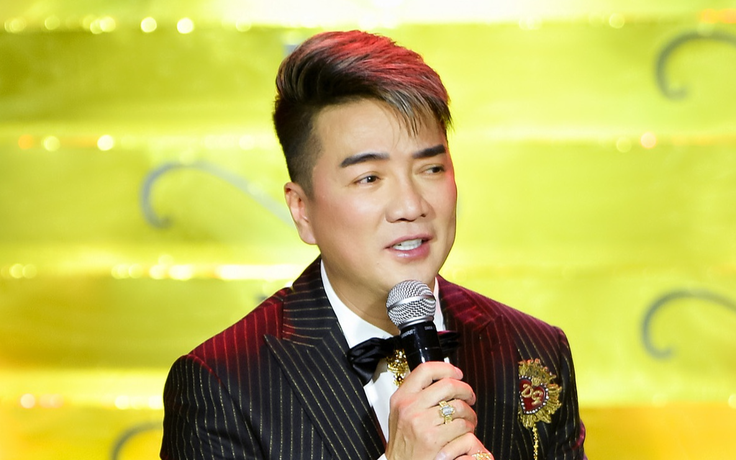 Đàm Vĩnh Hưng trải lòng sau ồn ào xưng ‘vua’ trong phim về cuộc đời Đàm Vĩnh Hưng trải lòng sau ồn ào xưng ‘vua’ trong phim về cuộc đời