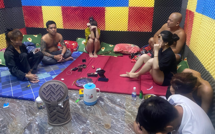 Bình Phước: Bắt quả tang nhóm nam nữ 'bay lắc' ma túy trong căn nhà trọ Bình Phước: Bắt quả tang nhóm nam nữ 'bay lắc' ma túy trong căn nhà trọ