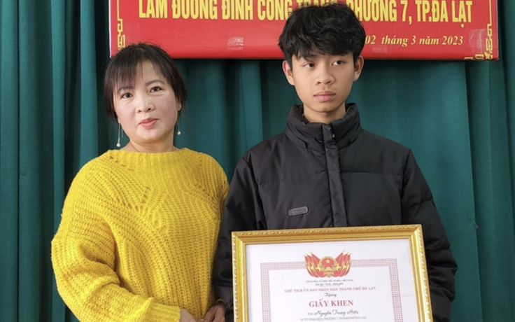 Chàng trai 17 tuổi nhảy hồ Xuân Hương cứu người kẹt trong ô tô: 'Quà' 8.3 đặc biệt cho mẹ