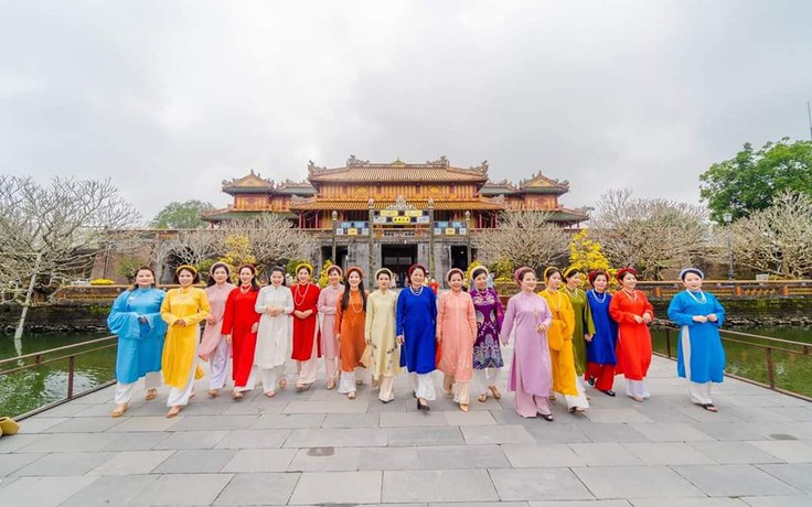 Ngày 8.3: Mặc áo dài tham quan cố đô Huế được miễn phí vé vào cổng Ngày 8.3: Mặc áo dài tham quan cố đô Huế được miễn phí vé vào cổng