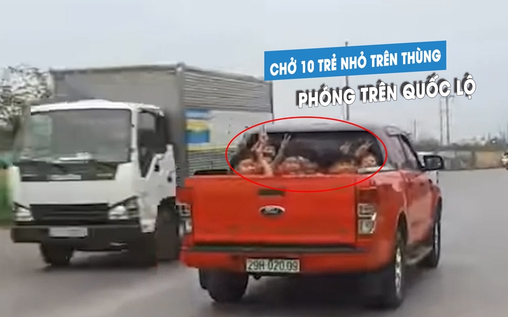 Xe bán tải chở 10 trẻ em trên thùng, phóng trên quốc lộ: Dân mạng phẫn nộ