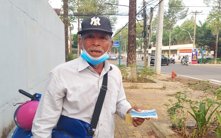 Bình Phước: Người tàn tật trình báo bị người đi ô tô lấy mất 59 tờ vé số Bình Phước: Người tàn tật trình báo bị người đi ô tô lấy mất 59 tờ vé số