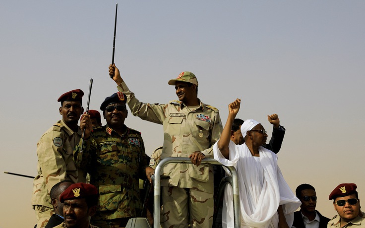 Lực lượng bán quân sự tuyên bố chiếm dinh Tổng thống Sudan