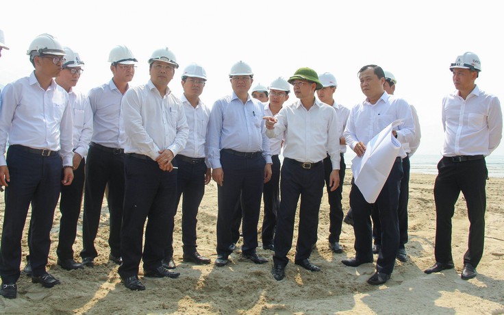 Bí thư Thành ủy Đà Nẵng chỉ đạo khẩn không để biển tràn nước thải dịp lễ 30.4 - 1.5
