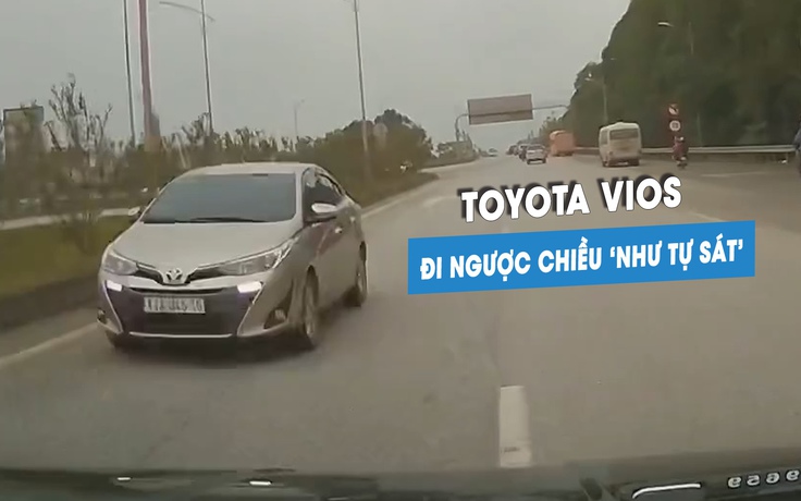 Ô tô Toyota Vios 'hiên ngang' chạy ngược chiều trên cao tốc