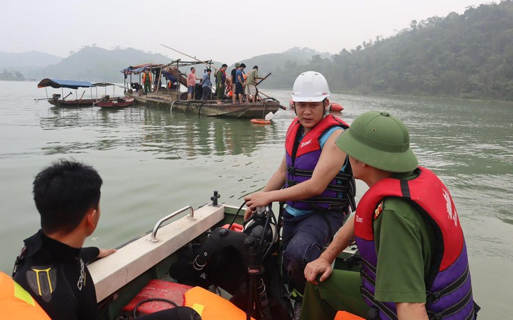 'Người hùng' cứu sống 4 nạn nhân vụ lật thuyền trên sông Lô