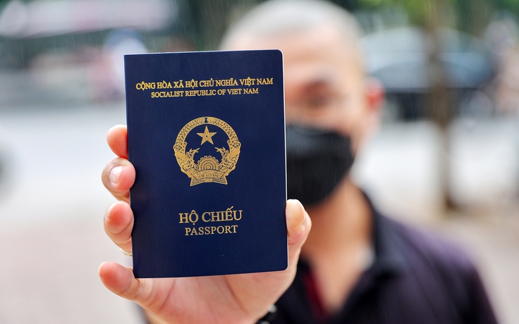 Trẻ dưới 14 tuổi khi làm hộ chiếu không cần xuất trình giấy khai sinh