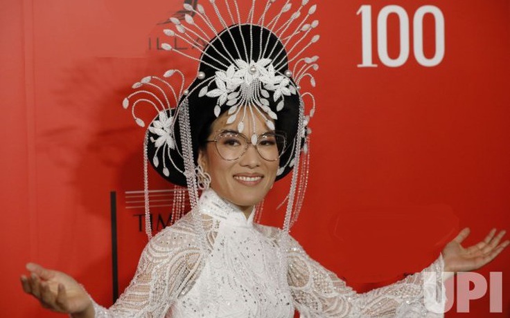 Cây hài Ali Wong diện áo dài trên thảm đỏ 'Time 100 Gala'