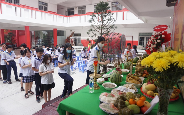 Xúc động văn tế Giỗ tổ Hùng Vương của thầy giáo ở TP.HCM