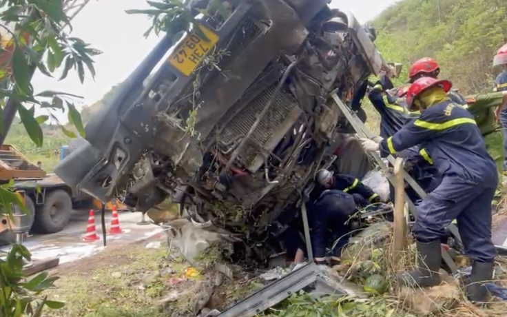 Vụ xe tải lật vào vách núi ở Phú Yên: Tài phụ kể lại tai nạn