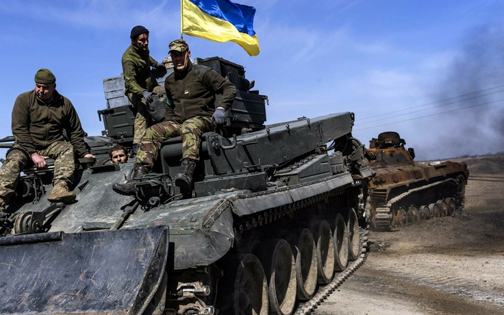 Mỹ hứa cùng đồng minh chuyển đủ vũ khí để Ukraine phản công