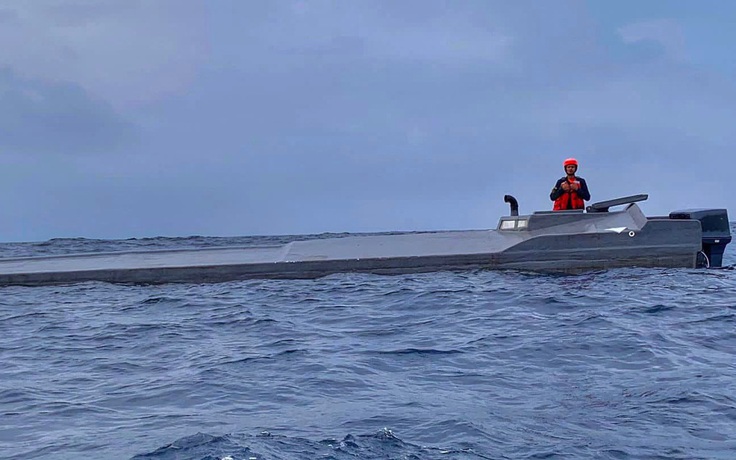 Colombia chặn tàu bán ngầm chở 3 tấn cocaine