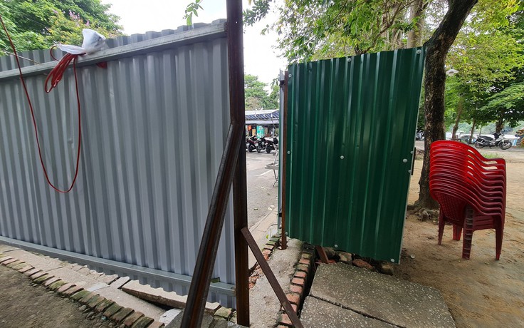 TP.Huế: Vừa bị 'tuýt còi', các hàng quán lại phá rào công viên Trịnh Công Sơn