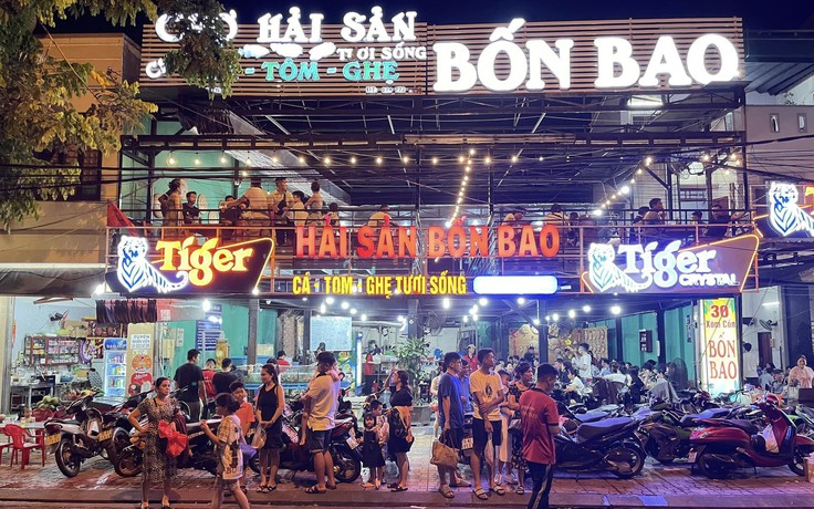 8 thanh niên ăn hải sản ở Nha Trang 'quên' trả tiền, chủ quán đăng Facebook tìm