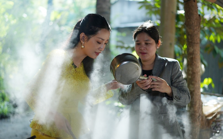 Cô gái Khmer đưa mật thốt nốt sang trời Âu Cô gái Khmer đưa mật thốt nốt sang trời Âu