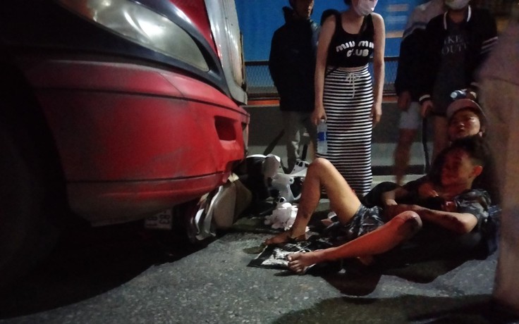 Hải Phòng: Cứu 2 thiếu niên va chạm với xe đầu kéo