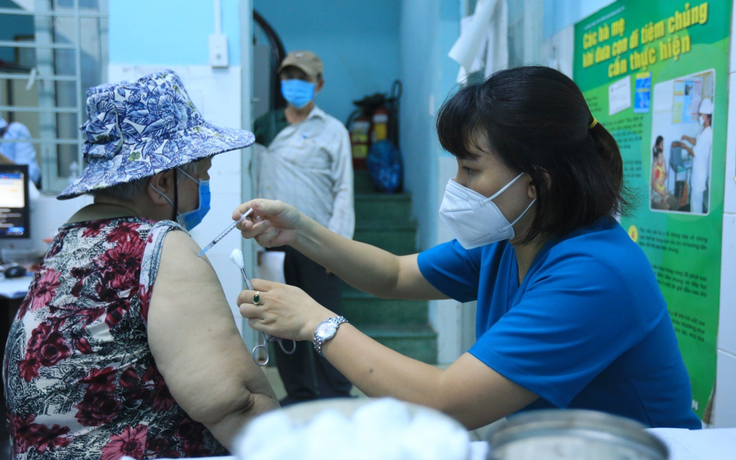Việt Nam triển khai tiêm nhắc lại vắc xin Covid-19 cho nhóm nguy cơ Việt Nam triển khai tiêm nhắc lại vắc xin Covid-19 cho nhóm nguy cơ