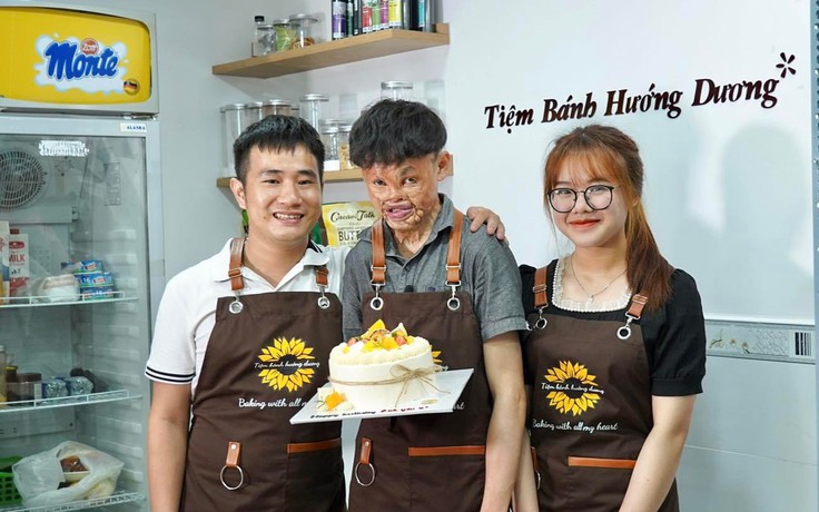 Chàng trai mặt sẹo thành ông chủ tiệm bánh ở TP.HCM để trả ơn đời
