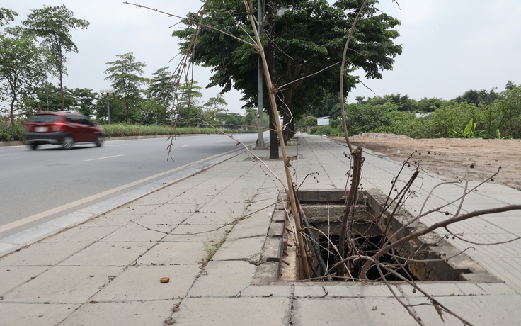 40 hố ga mất nắp 'giăng bẫy' người đi đường ở Hà Nội