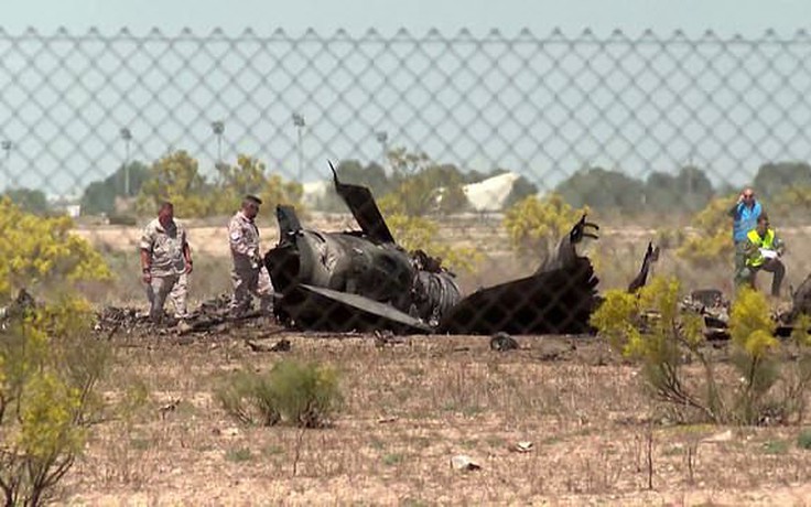 Máy bay F-18 rơi, phi công may mắn sống sót