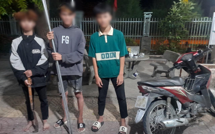 Quảng Ngãi: Ngăn chặn nhóm 'trẻ trâu' mang hung khí đi đánh nhau