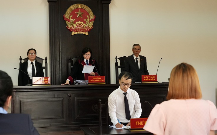 Tạm ngưng phiên xử tranh chấp giữa hoa hậu Thùy Tiên và bà Đặng Thùy Trang