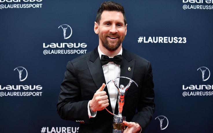 Messi lập cú đúp giải thưởng 'độc nhất vô nhị' sau khi xin lỗi PSG
