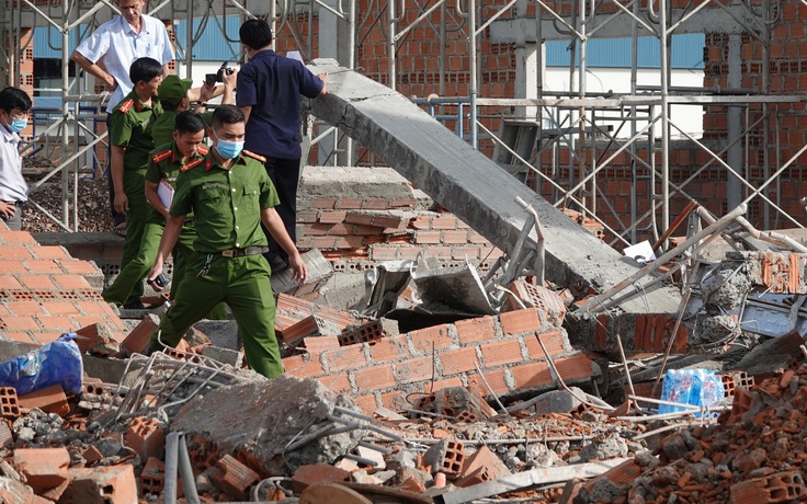 Vụ sập tường khiến 5 người chết ở Bình Định: Khởi tố, bắt giam 2 bị can