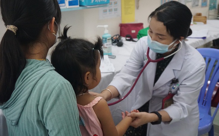 TP.HCM: Bệnh tay chân miệng gia tăng, cảnh giác với biến chứng viêm não, viêm cơ tim TP.HCM: Bệnh tay chân miệng gia tăng, cảnh giác với biến chứng viêm não, viêm cơ tim