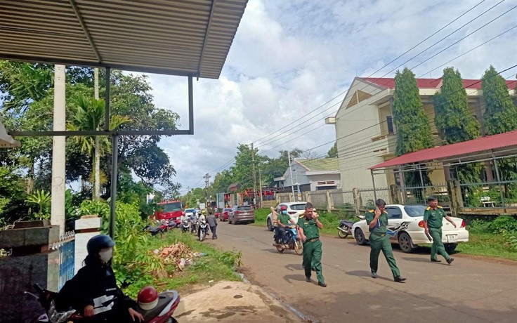 Truy bắt nhóm người dùng súng tấn công 2 trụ sở công an xã ở Đắk Lắk
