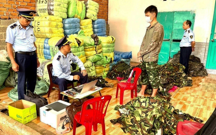 Đắk Lắk: Tạm giữ hàng ngàn sản phẩm quần áo, mũ rằn ri chưa rõ nguồn gốc