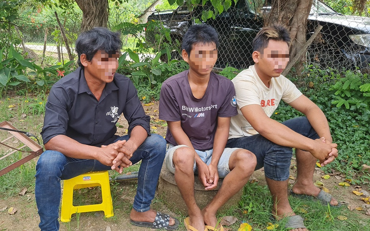 Vụ tấn công trụ sở xã ở Đắk Lắk: 3 con tin đã về nhà bình an Vụ tấn công trụ sở xã ở Đắk Lắk: 3 con tin đã về nhà bình an
