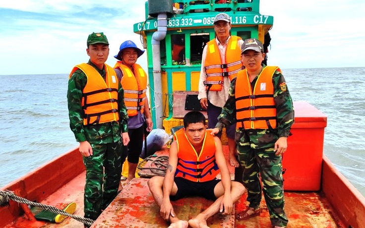 Đồn biên phòng Sông Đốc cứu ngư dân trôi dạt 3 ngày trên vùng biển Cà Mau