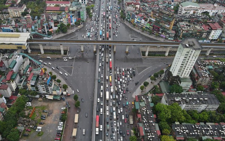 Có thêm 8 'lô cốt', Hà Nội tổ chức lại giao thông đường Nguyễn Trãi